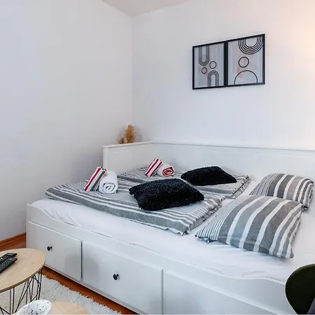House Mima بيت للعطل أوباتيا